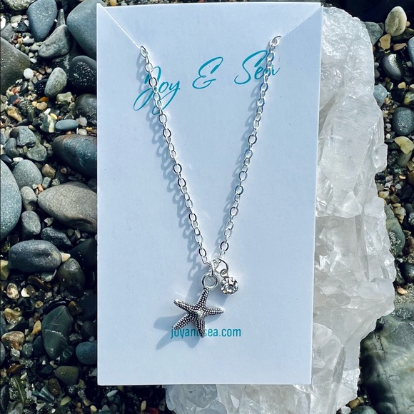 Starfish Rhinestone Necklace - Picture 2 of 5